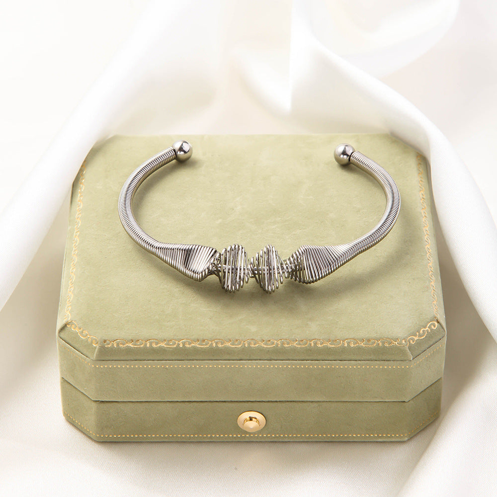 Wholesale Spring Wave Non fading Simple and High end Light Luxury Bracelet